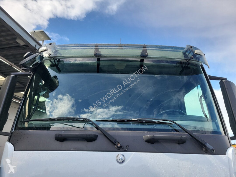 Teherautó Mercedes 2735