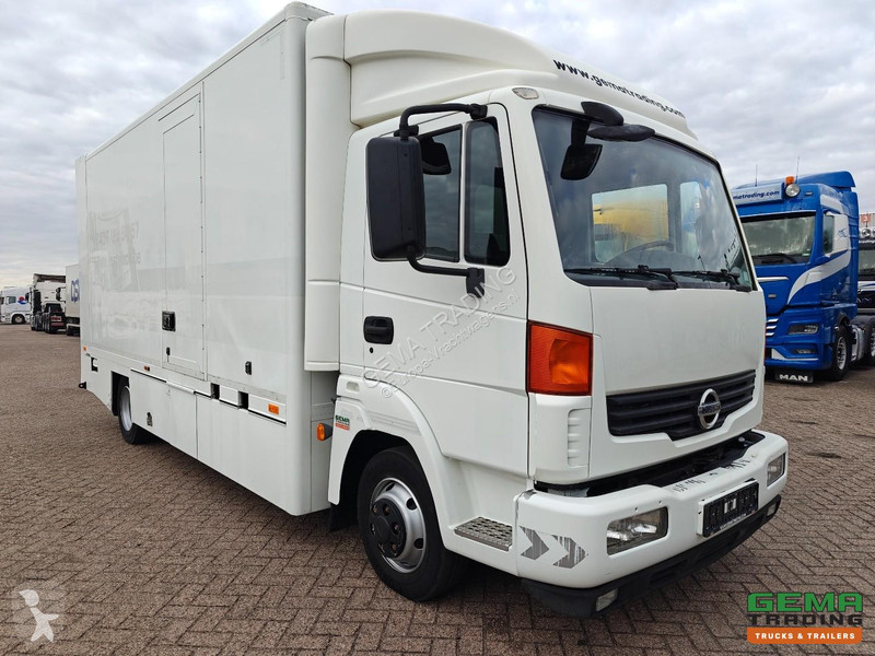 Camion Nissan 4x2 Day Cab Euro5 - 8T - Boxed...