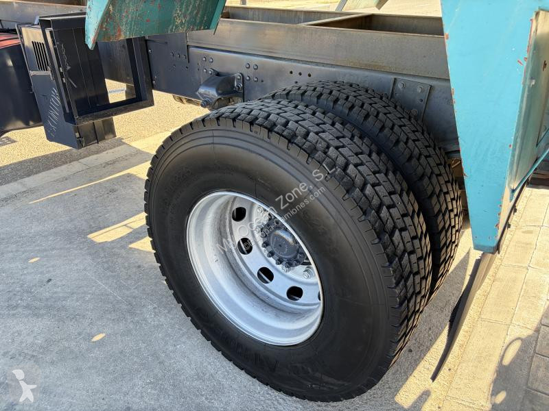 Volvo 220 truck