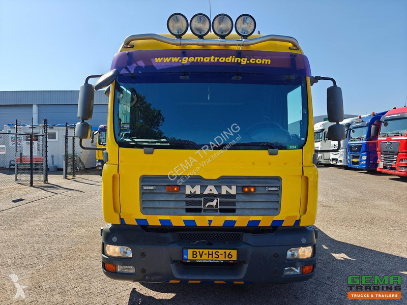 Camião MAN 12.240 4X2 BL Double Cab (6-person)...
