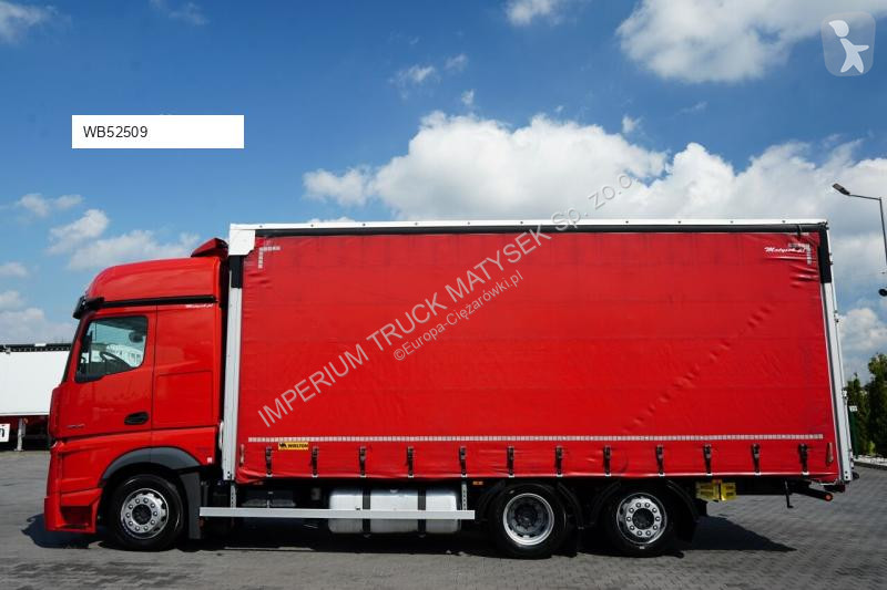 Грузовик Mercedes 2545