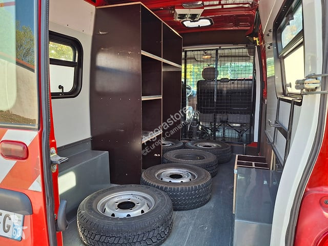 Vrachtwagen  RENAULT MASTER DIESEL L2H2 - POMPIERS