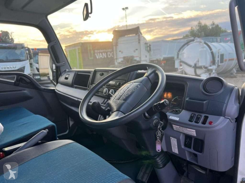 Camion Mitsubishi FUSO 7C15 SCARRABILE NUOVO