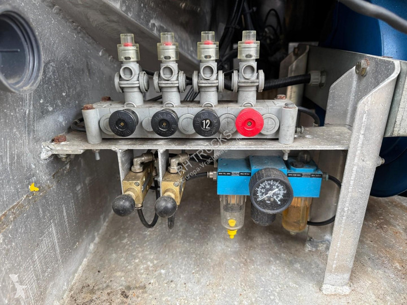Kamion Volvo 6X4 Robson-Drive + TANK 14.000 LITER