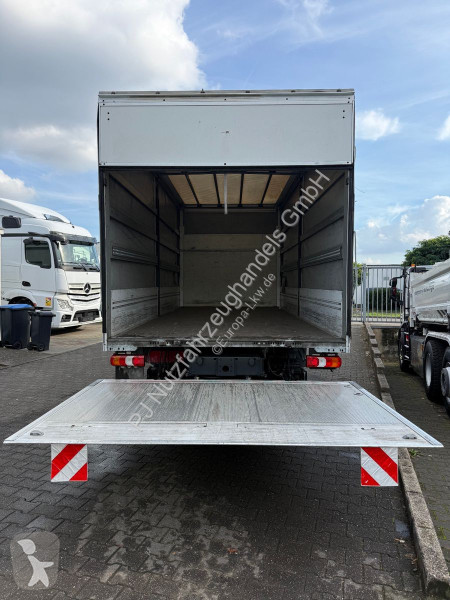 Kamion Mercedes 821