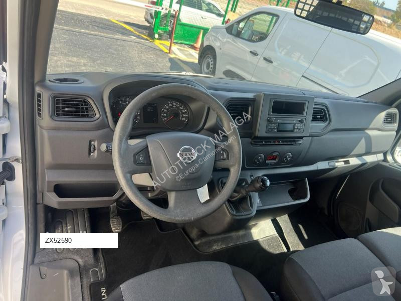 Véhicule utilitaire Nissan