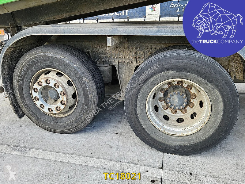 Volvo 440 truck
