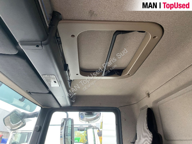 MAN TGM 26.290 6X2-4 LL truck