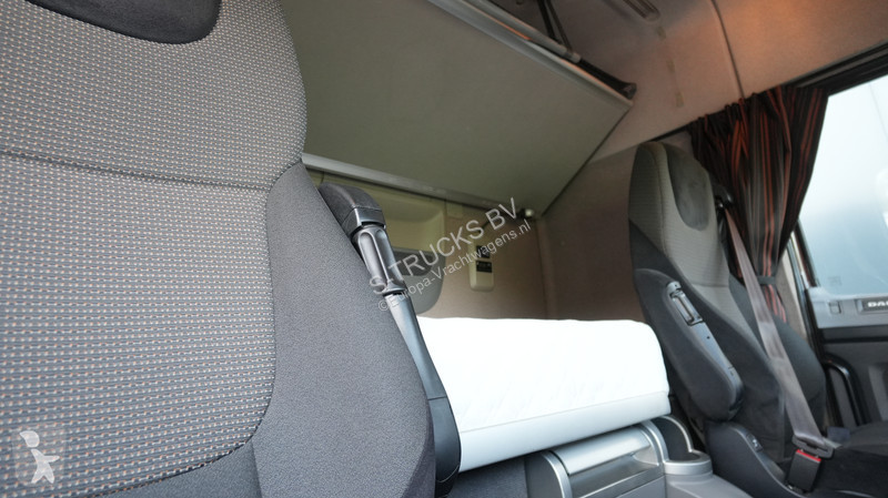 Vrachtwagen DAF 6x2 flatbed truck with...