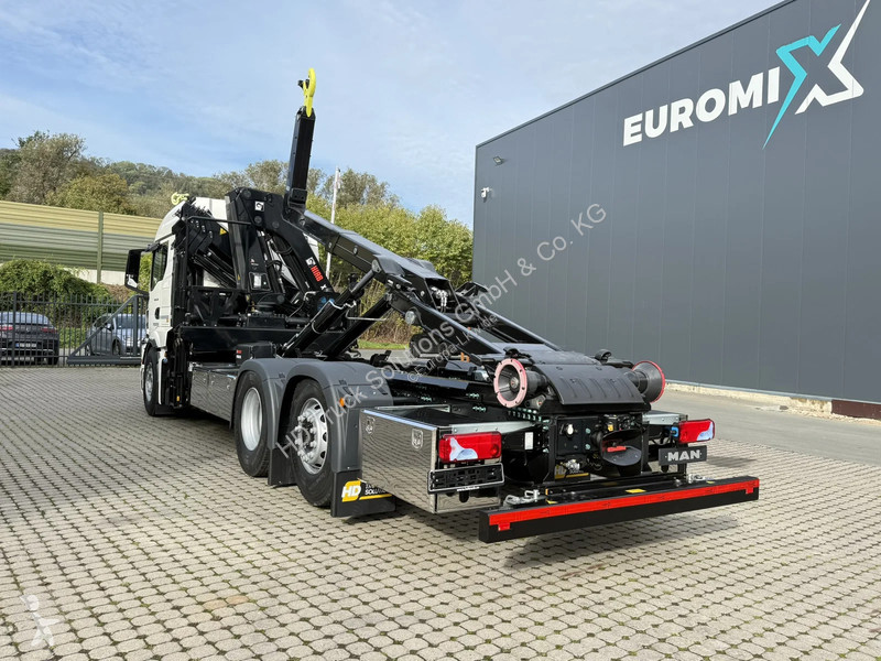 Camión MAN 26.520  26.520 LL 6x2 Hiab 228-4...