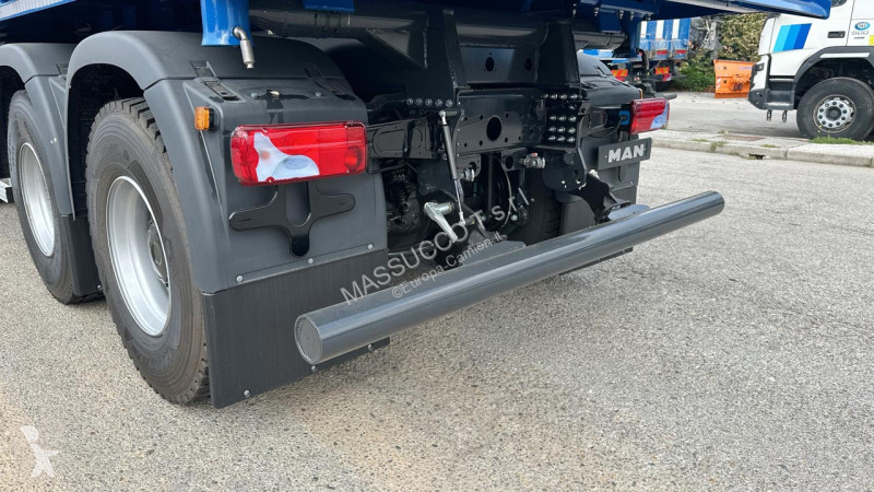 MAN TGS 33.520 6x4 truck