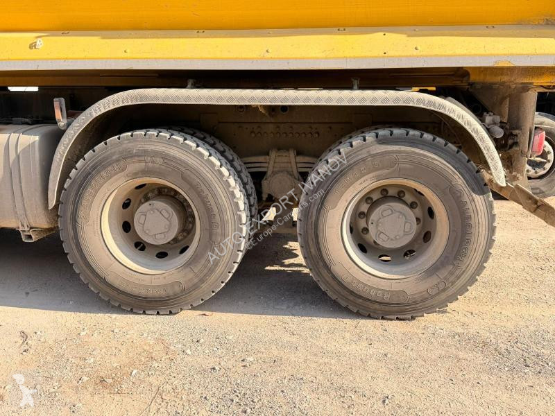 Iveco 480 truck