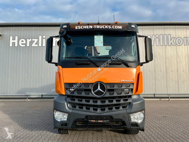 Kamion Mercedes...