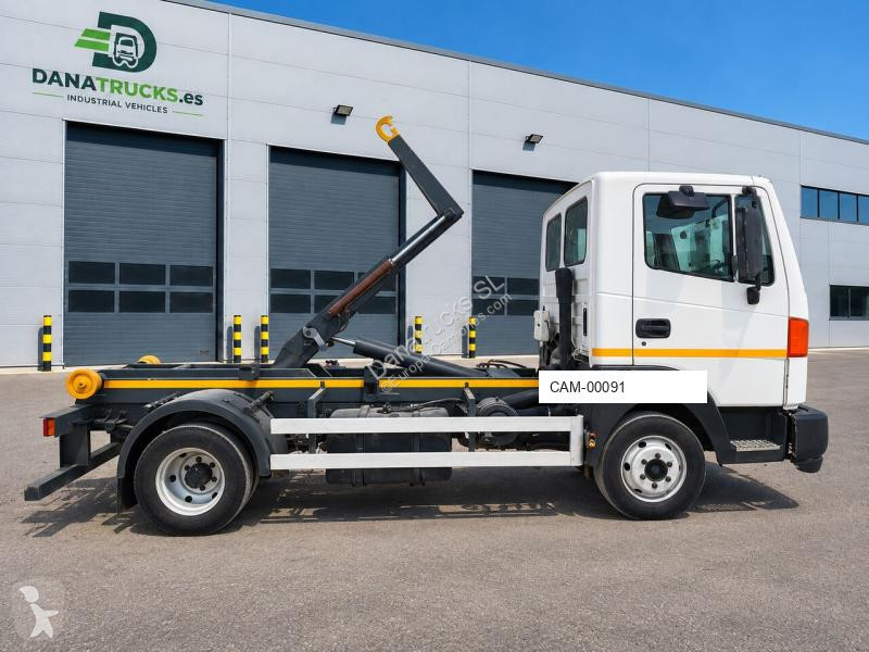 Nissan 5 Tn truck