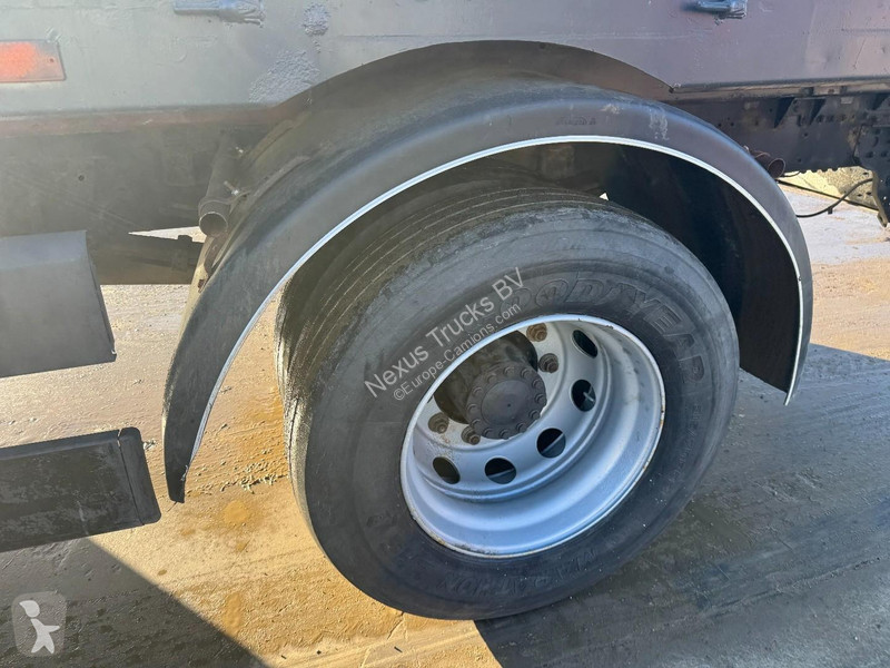 Vrachtwagen MAN (6 CYLINDER WITH MANUAL PUMP /...