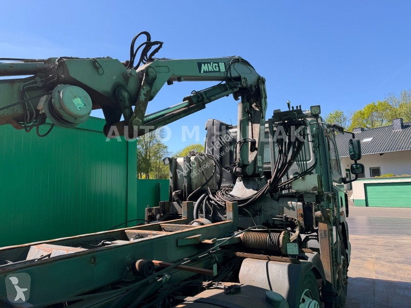 Camión DAF 85460T 8x2 Abroller mit MKG Kran Magnet