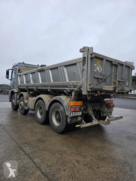 Teherautó Mercedes 3243 KN