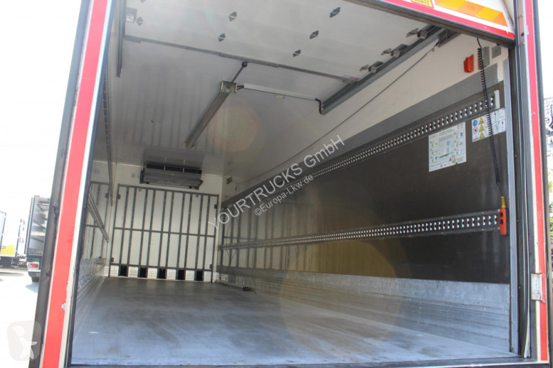 Kamion Renault   D 320E6 Wide CS 1050 Strom...
