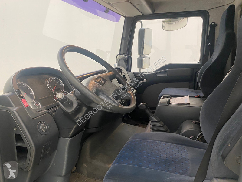 Vrachtwagen MAN 12.210