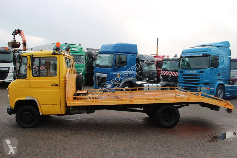 Vrachtwagen Mercedes 508 MANUAL