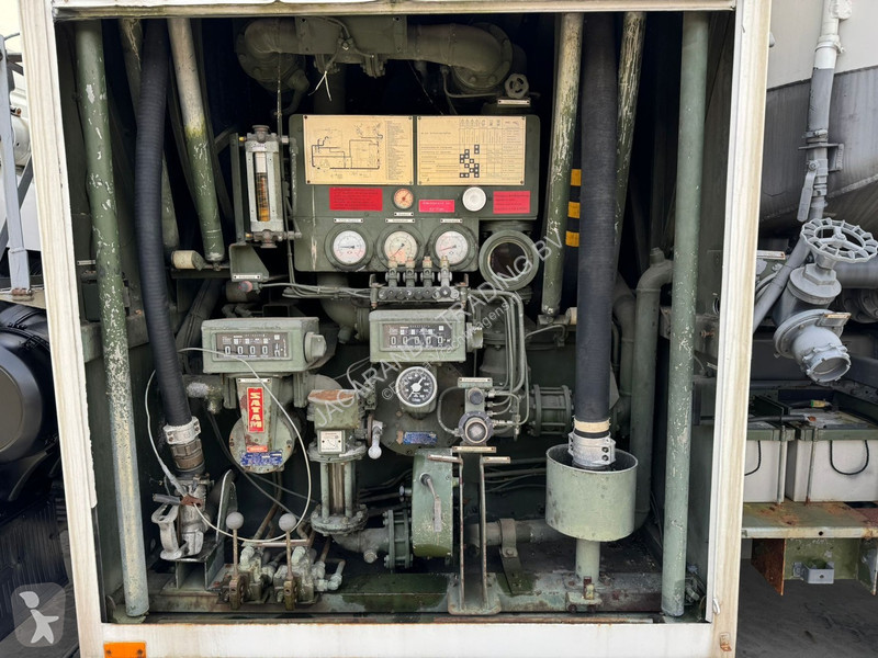 Camion Iveco 200-32 AHW 8000L Aircraft refueler...