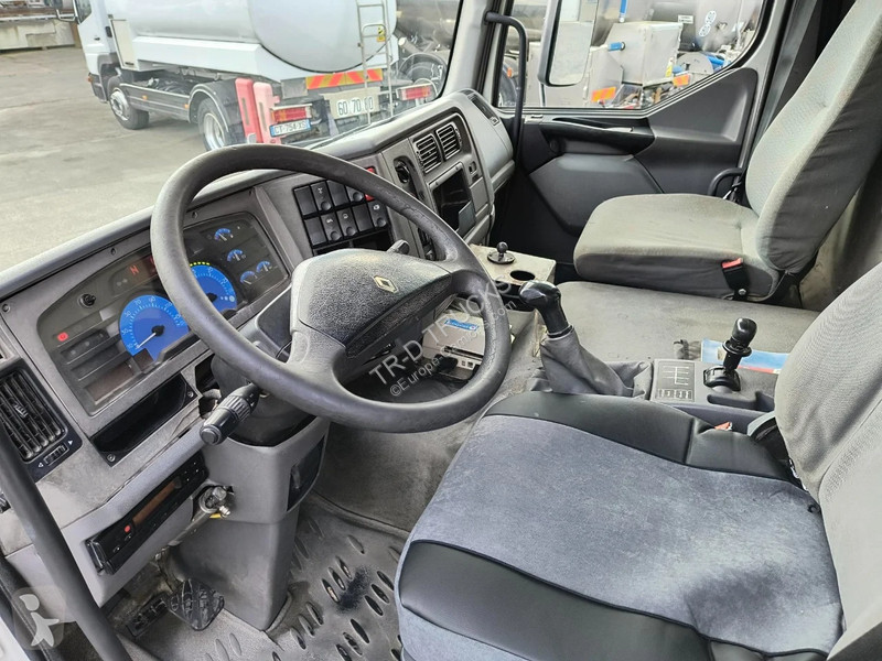 Camion Renault 220 8000L FUEL / CARBURANT TANK...