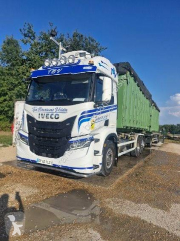 Camión remolque portacontenedor de gancho Iveco