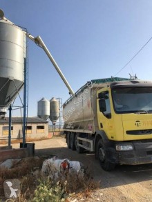 Nyerges vontató és pótkocsi Renault használt por állományú anyagok szállítására alkalmas tartálykocsi