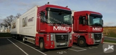 Camion remorque fourgon Renault Magnum 460