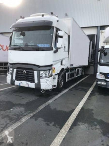 Kamion s návěsem chladnička Renault