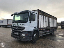 Kamion s návěsem auto pro transport hovězího dobytka Mercedes Actros 1844