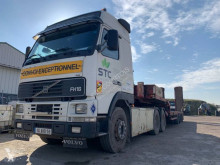 Lastbil med släp maskinbärare Volvo F16