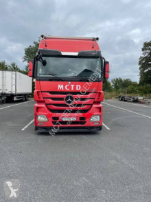 Camion remorque savoyarde système bâchage coulissant Mercedes Actros 1844
