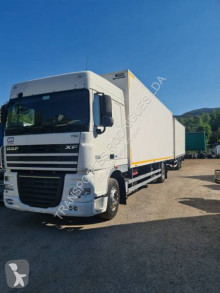Camión remolque DAF XF105 410 isotermo usado