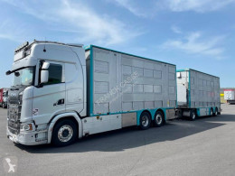 Kamion s návěsem přívěs pro přepravu dobytka Scania S 580