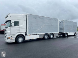 Kamion s návěsem přívěs pro přepravu dobytka Scania R 620