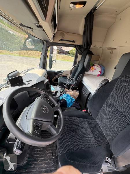 Kamion s návěsem Mercedes 2548