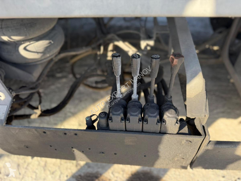 Lastbil med släp Renault 320 DCI