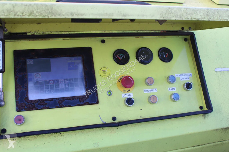 Vrachtwagen met aanhanger  screen projector...