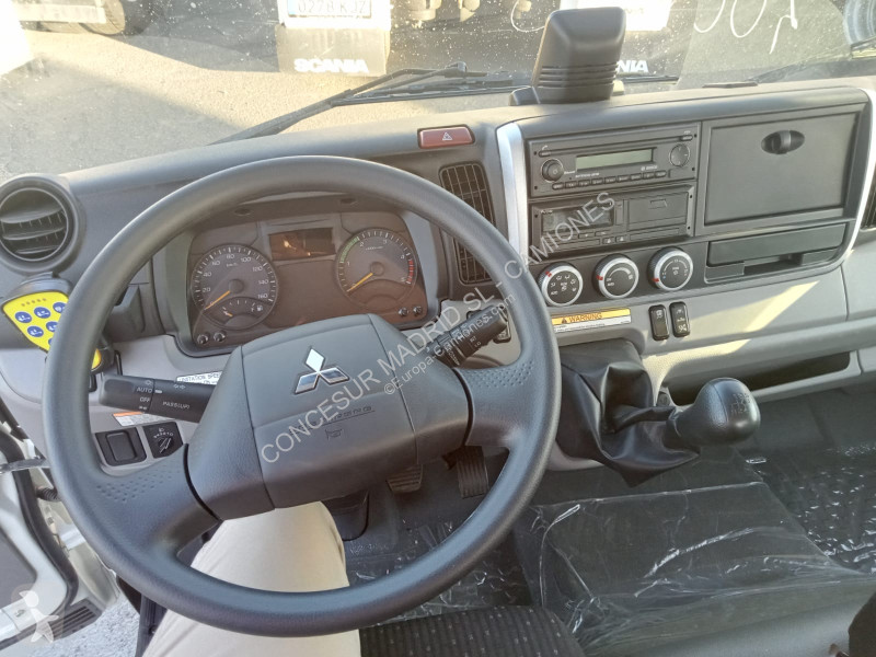 شاحنة Mitsubishi Canter 7C18