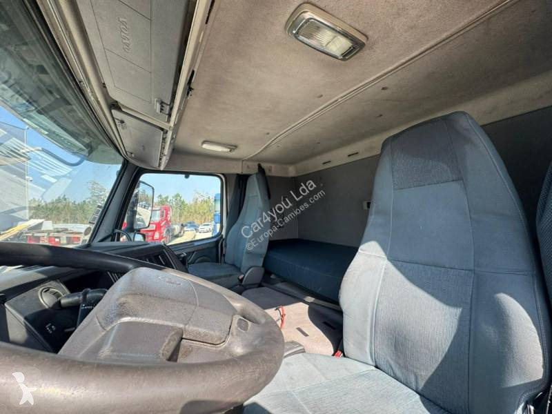 شاحنة مقطورة Volvo