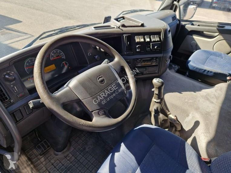 Camión remolque Volvo 300