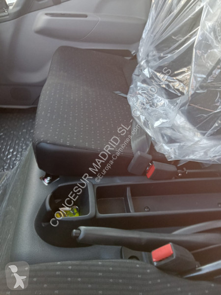 شاحنة Mitsubishi Canter 7C18