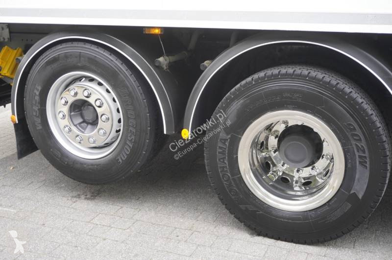 Kamion s návěsem Volvo 500