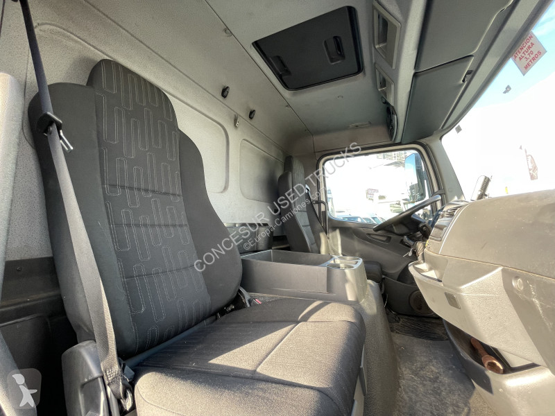 شاحنة مقطورة Mercedes  1021