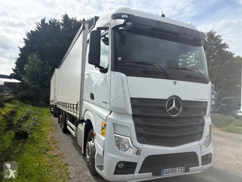 Kamion s návěsem Mercedes 2548