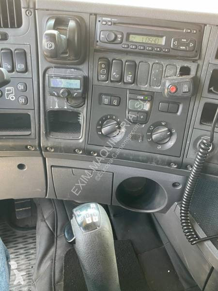 Lastbil med släp Scania