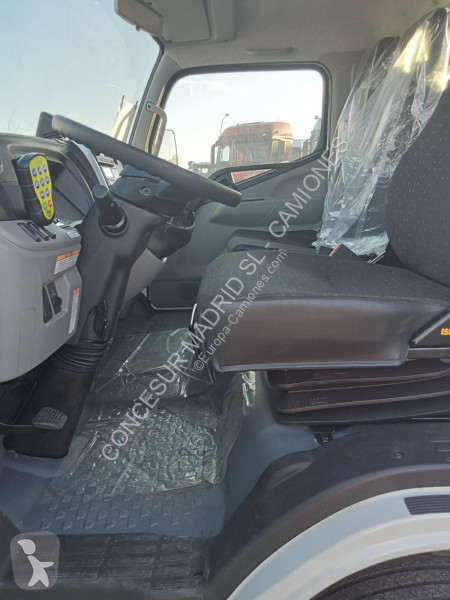 شاحنة Mitsubishi Canter 7C18