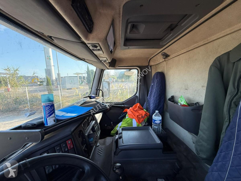 Lastbil med släp Renault 320 DCI