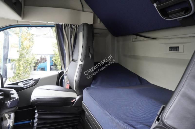 Kamion s návěsem Volvo 500